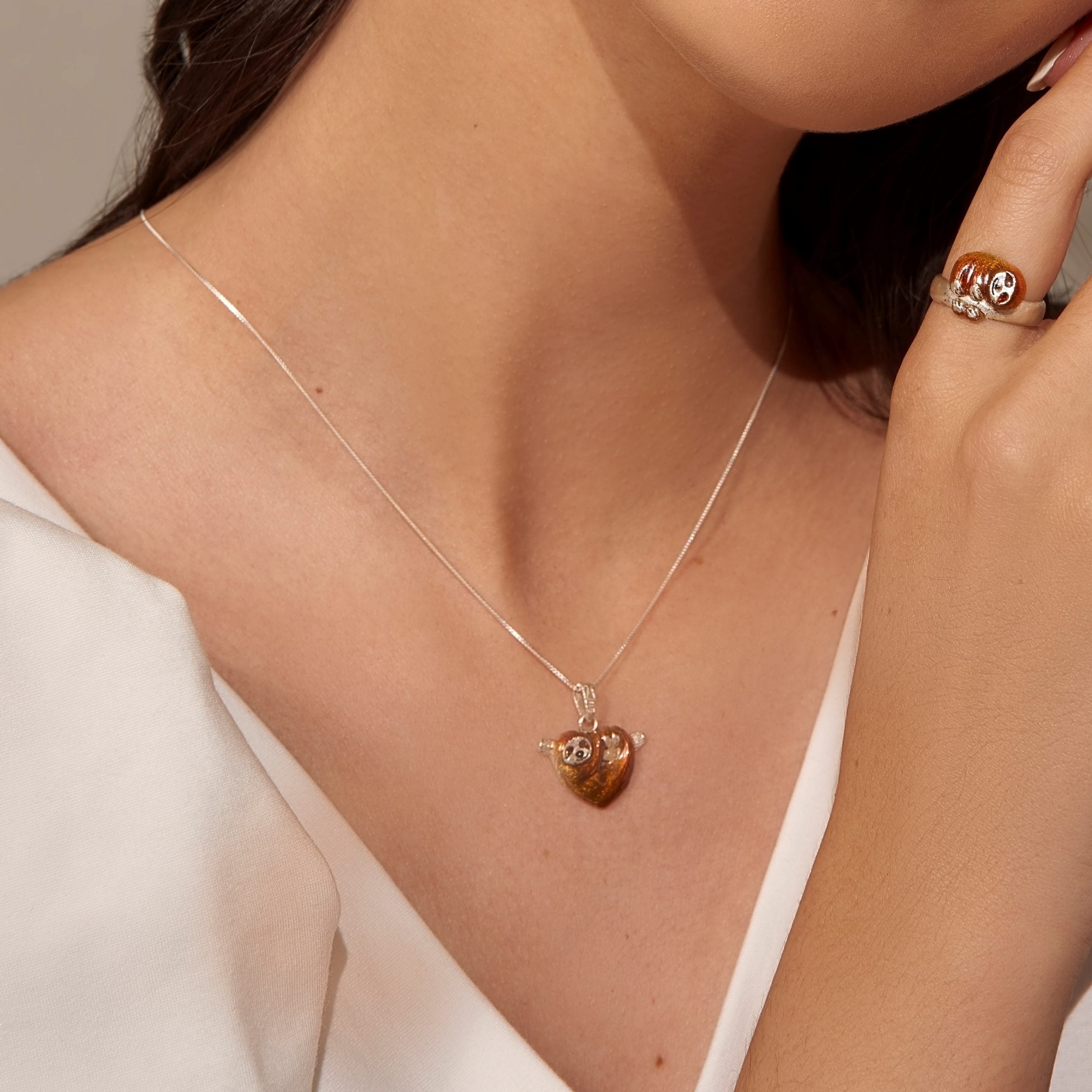 Modelo de Collar Oso perezoso