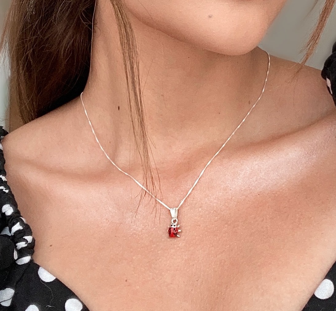 Collar mariquita, cadena en plata, joyas elaboradas con plata ecologica eden joyas